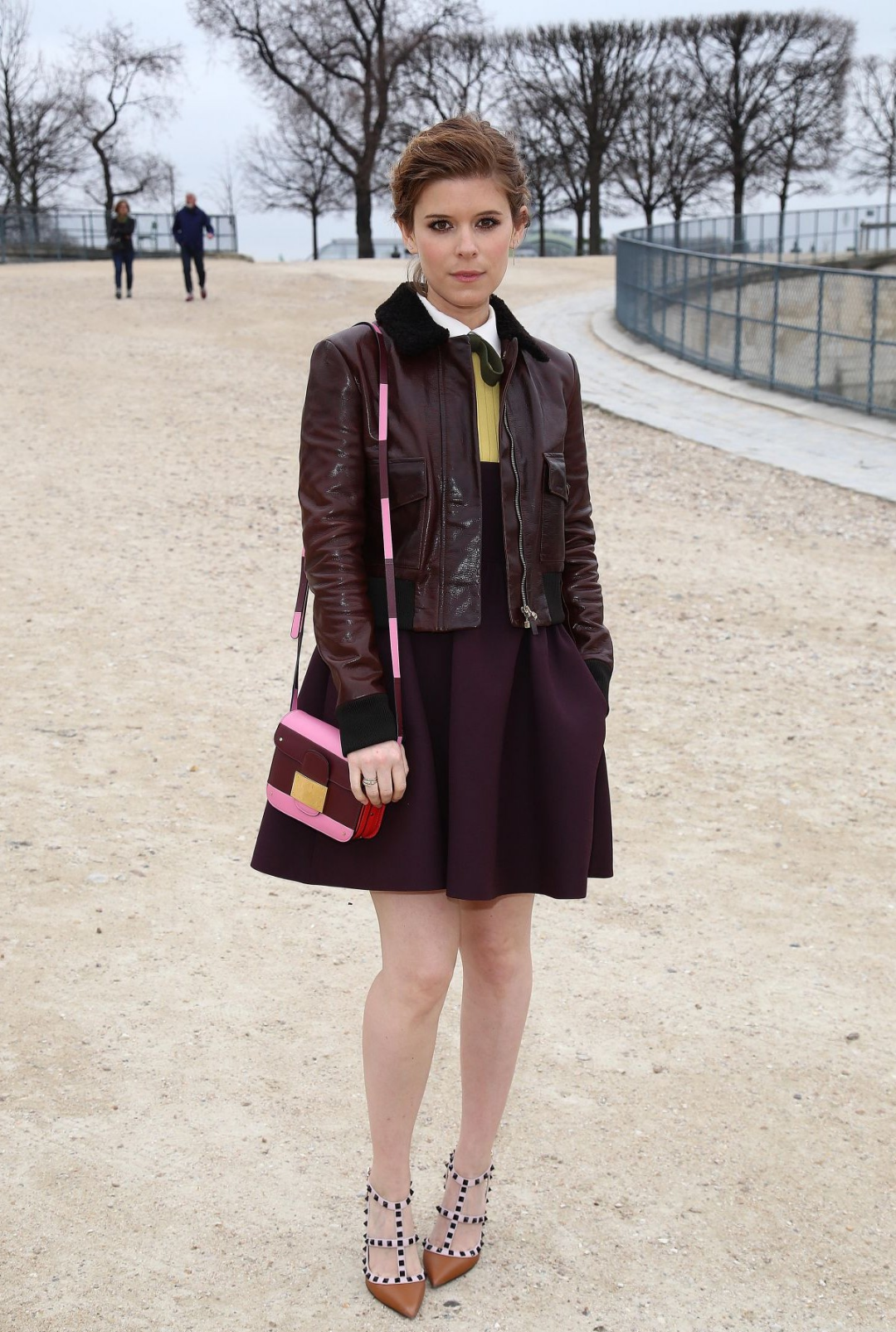 Kate Mara short dress sexy legs