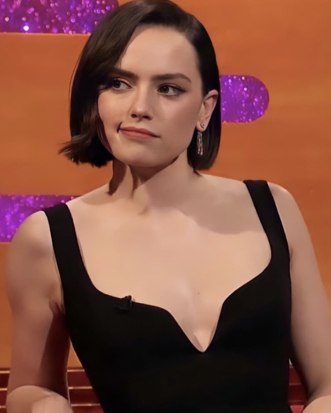 Daisy Ridley black dress with cleavage 1