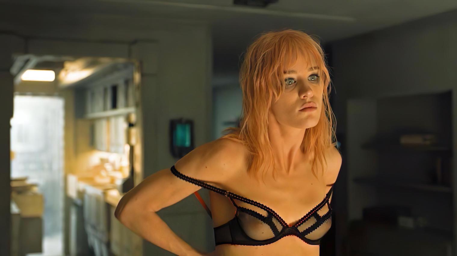 Mackenzie Davis 2
