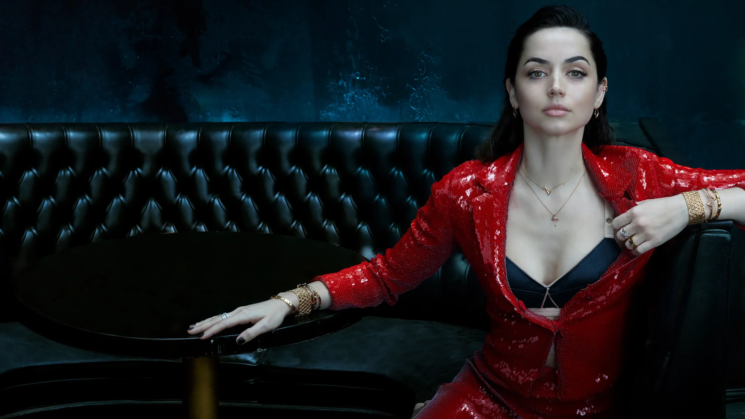 Ana De Armas sexy bra