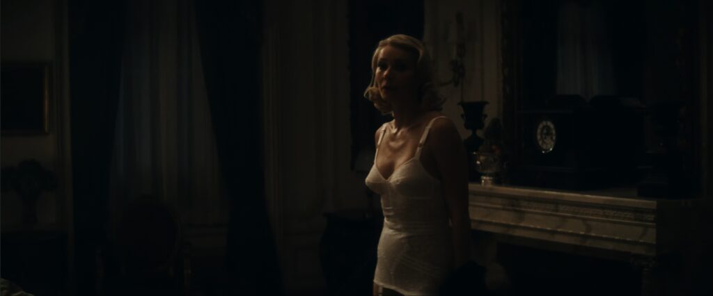 Gwyneth Paltrow girdle in Marty Supreme